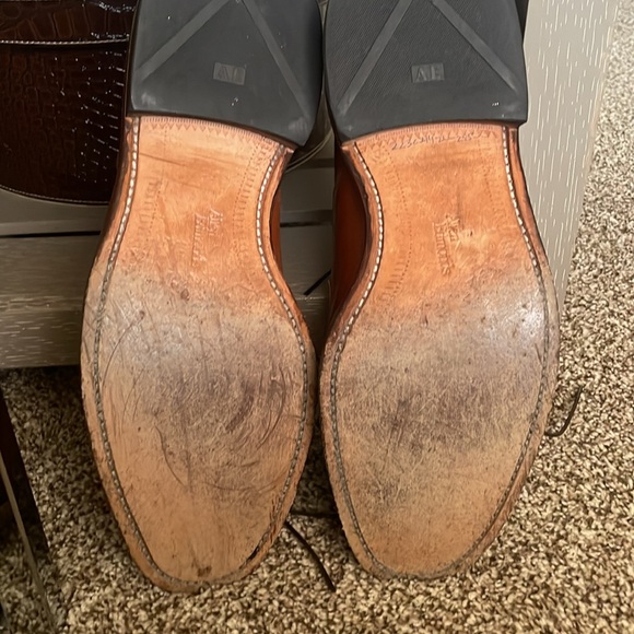 Men’s Allen Edmond lace dress/suit shoes 
Like new condition